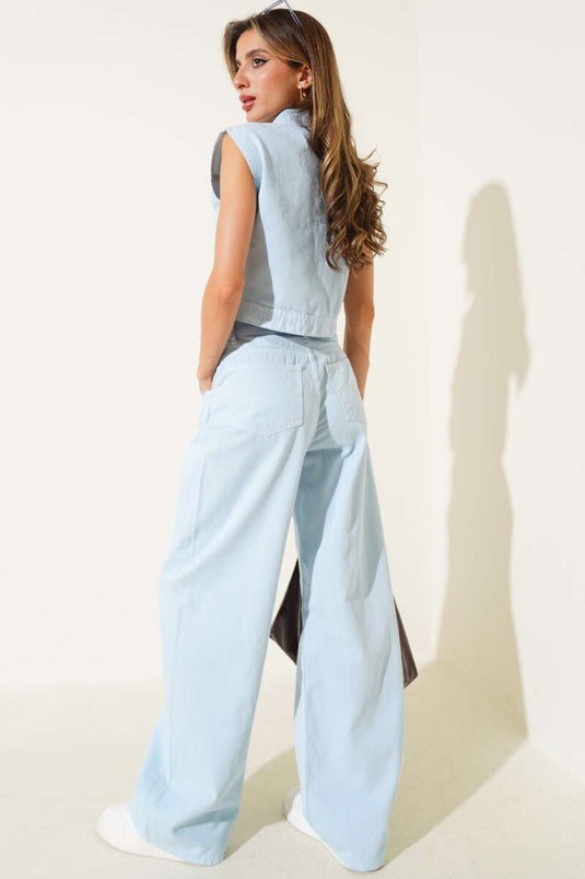 Ensemble deux pièces en jean avec gilet à boutons métalliques bleu