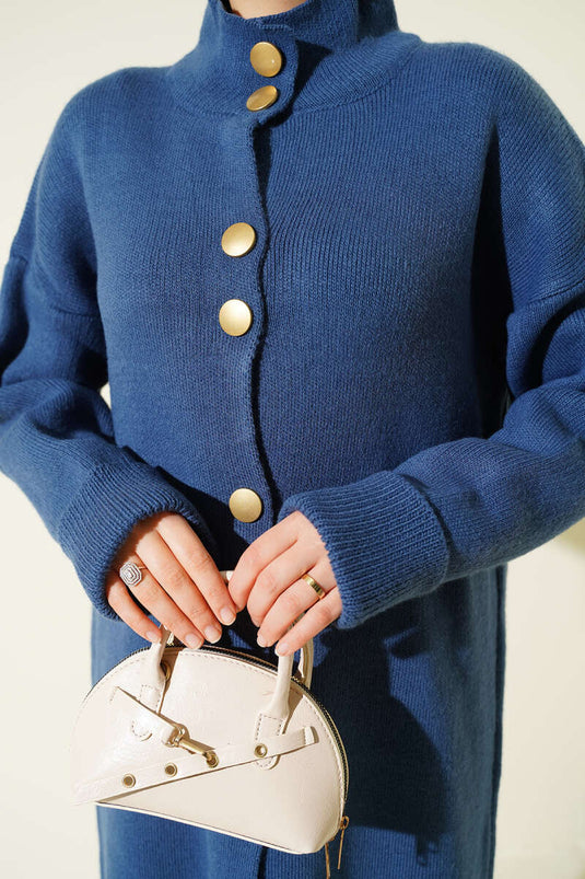 Cardigan lungo lavorato a maglia con bottoni in metallo dorato indaco