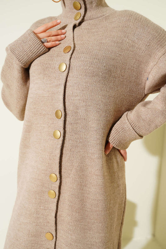 Gilet Long Tricoté En Vison Avec Boutons Métalliques Dorés