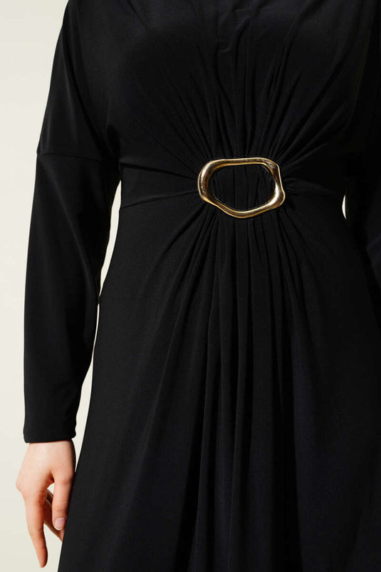 Metal Tokalı Büzgülü Elbise Siyah