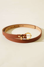 Ceinture fine en cuir marron avec boucle ronde en métal