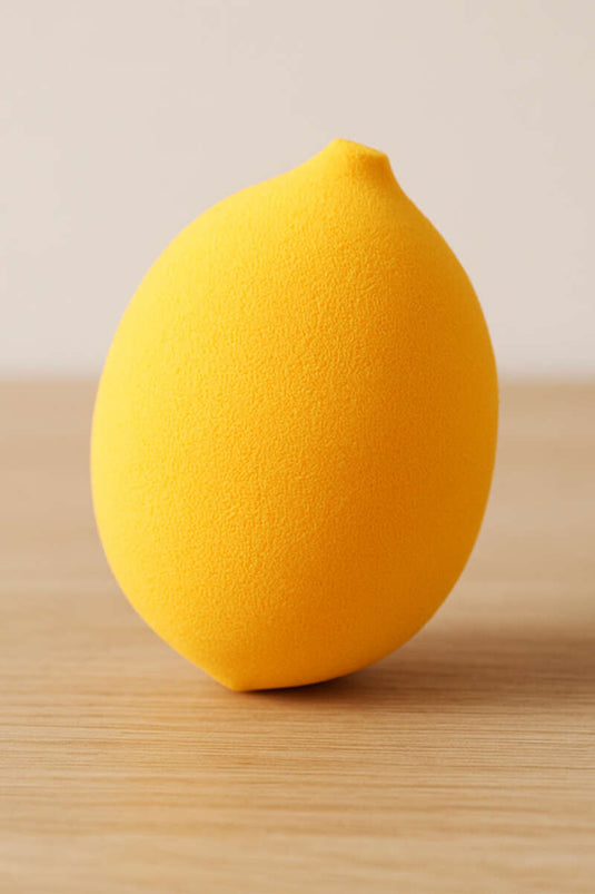 إسفنجة مكياج على شكل فاكهة ليمون
