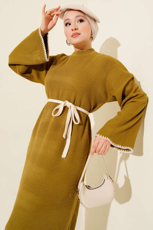 فستان محبوك بخياطة بلح البحر باللون الأخضر الزيتي