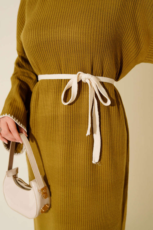 فستان محبوك بخياطة بلح البحر باللون الأخضر الزيتي