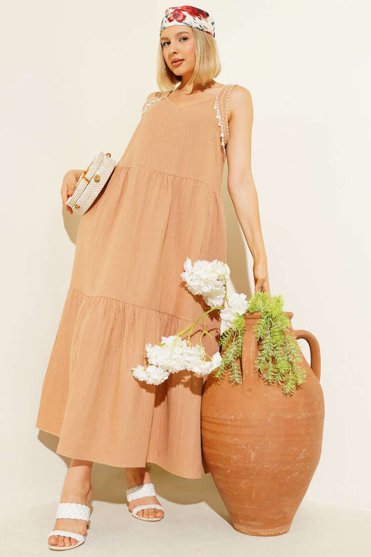 Robe courte à perles couleur latte