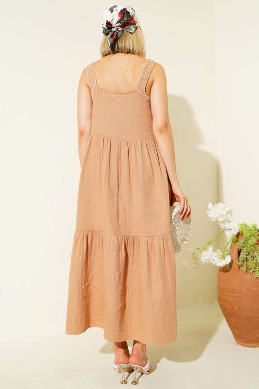 Robe courte à perles couleur latte