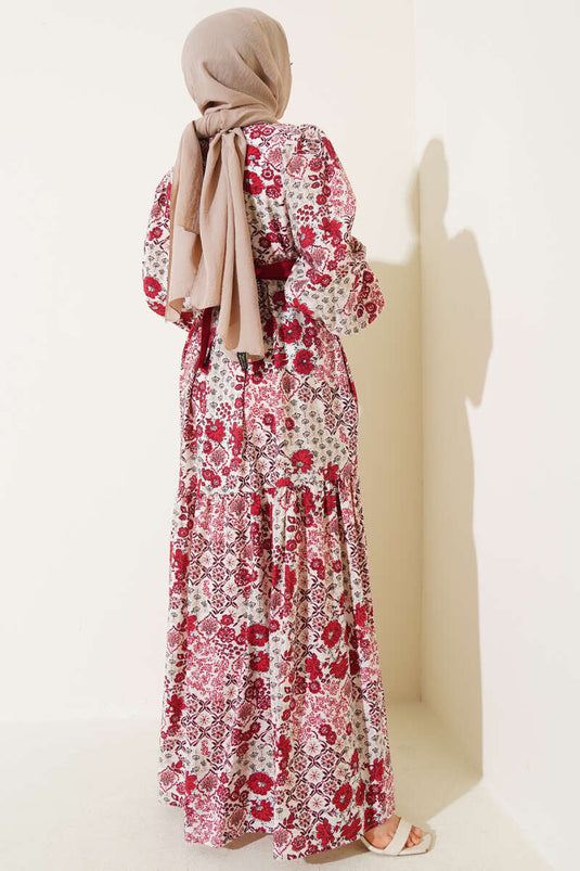 فستان قصير منقوش بالزهور باللون العنابي