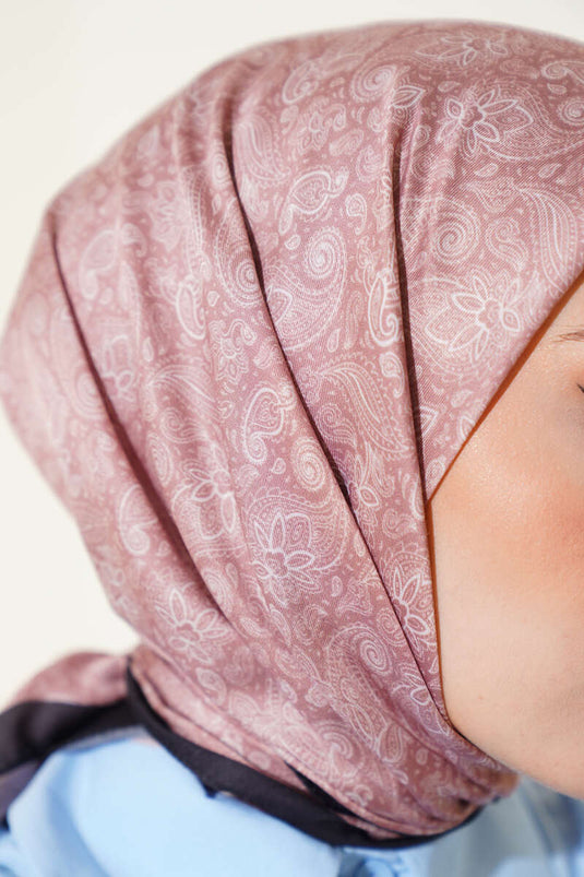 وشاح صغير ناعم مزين بالزهور، لون جملي