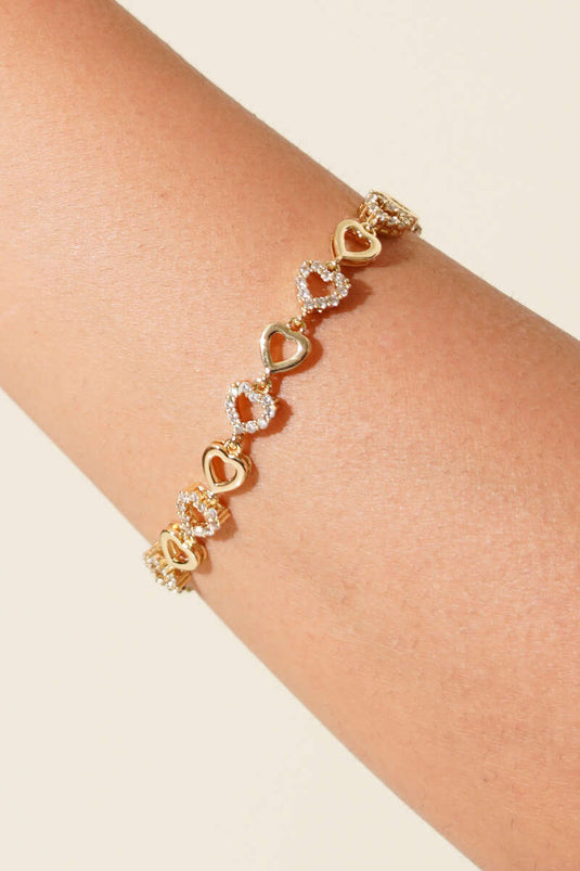 سوار صغير بنقشة قلب ذهبي