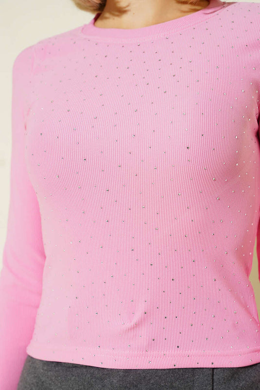 Kurze rosa Bluse mit verstreuten Steinen