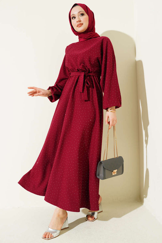 Robe courte bordeaux à taille élastique avec pierres décoratives
