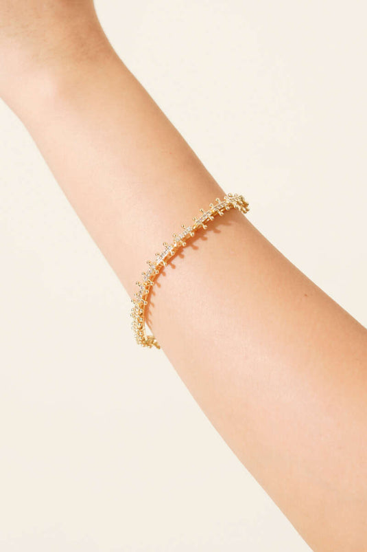 سوار ذهبي مرصع بأحجار صغيرة