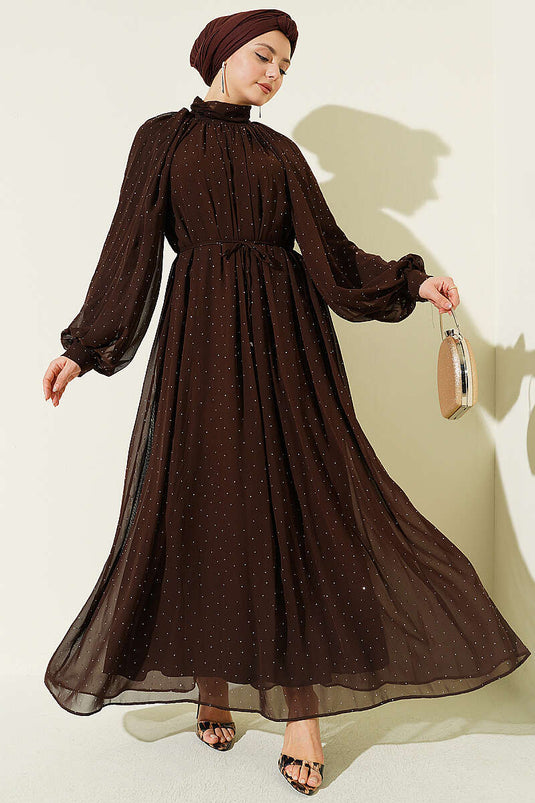 Robe de soirée en chiffon mini avec pierres, couleur café