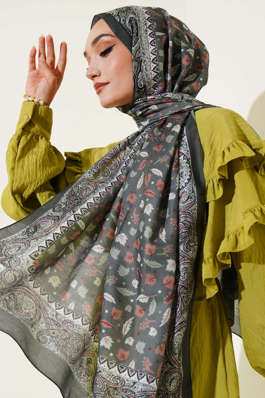 وشاح بنقشة أوراق صغيرة بلون الزمرد