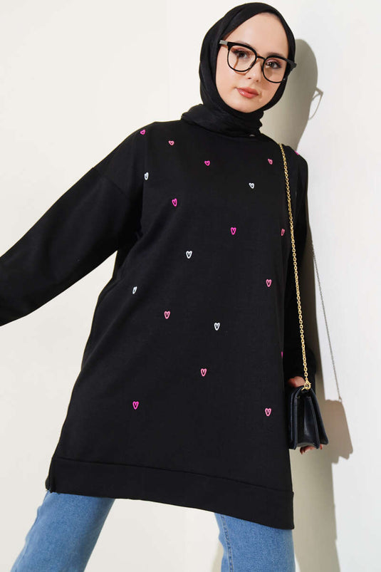 تونيك أسود مطرز على شكل قلب صغير
