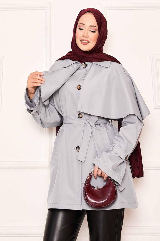 Trench-coat minimaliste avec ceinture et détails cape gris