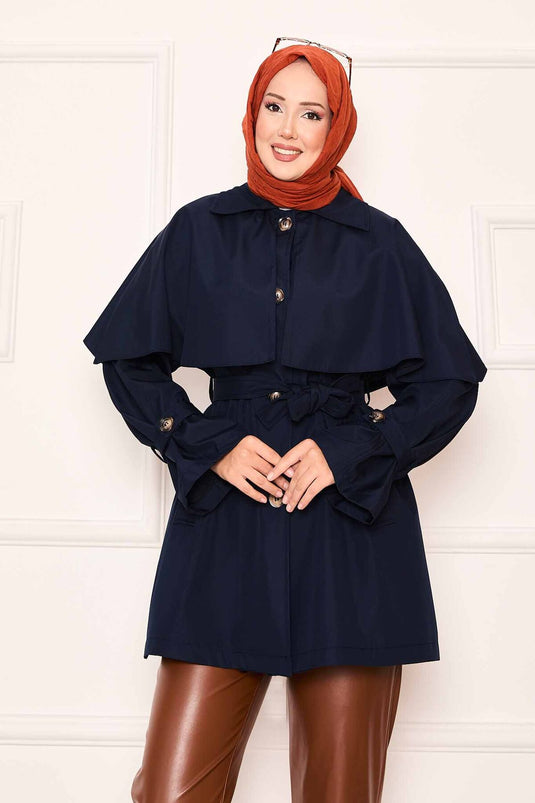 Trench-coat minimaliste à ceinture et détails cape bleu marine