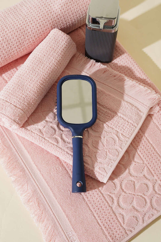 مجموعة من مناشف الحمام المصرية من قطعتين بطبعة فم الجرو