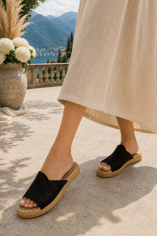 Sandales Enfilées À Motifs Noires