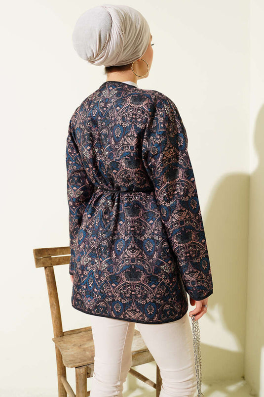 سترة مبطنة مزينة بنقوش مع أزرار ضغط باللون الأزرق الداكن