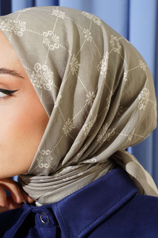 Gemusterter Modal-Schal mit Steinen