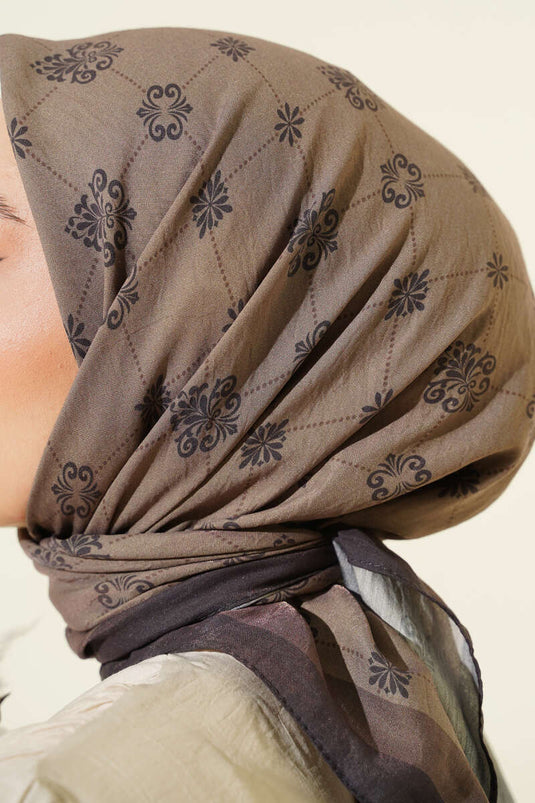 وشاح مودال منقوش، لون المنك