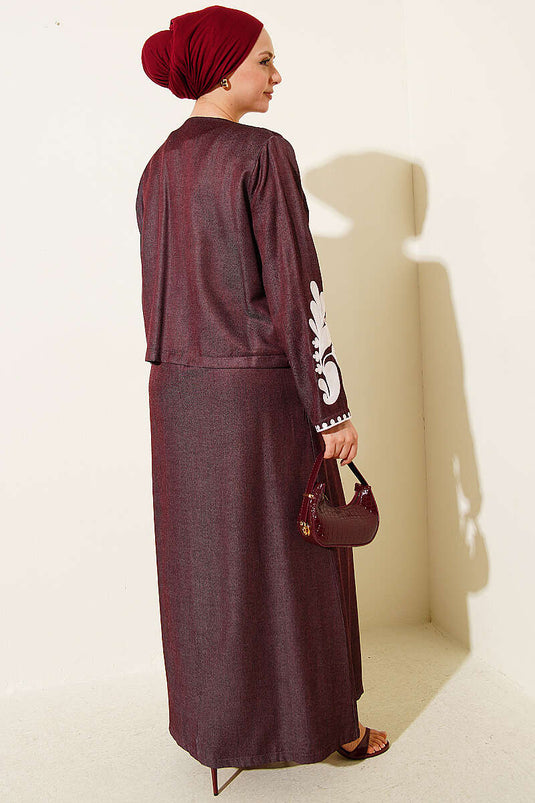 Ensemble deux pièces jupe salopette avec veste à détails brodés, couleur cerise