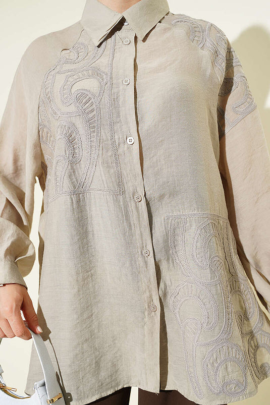 Chemise détaillée avec broderie pierre