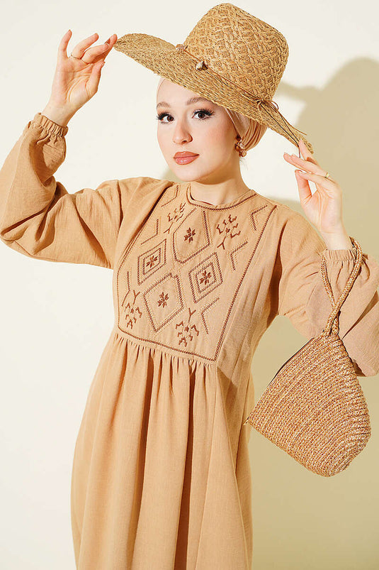 Robe Brodée À Poignets Élastiques Et Détails En Dentelle Latte