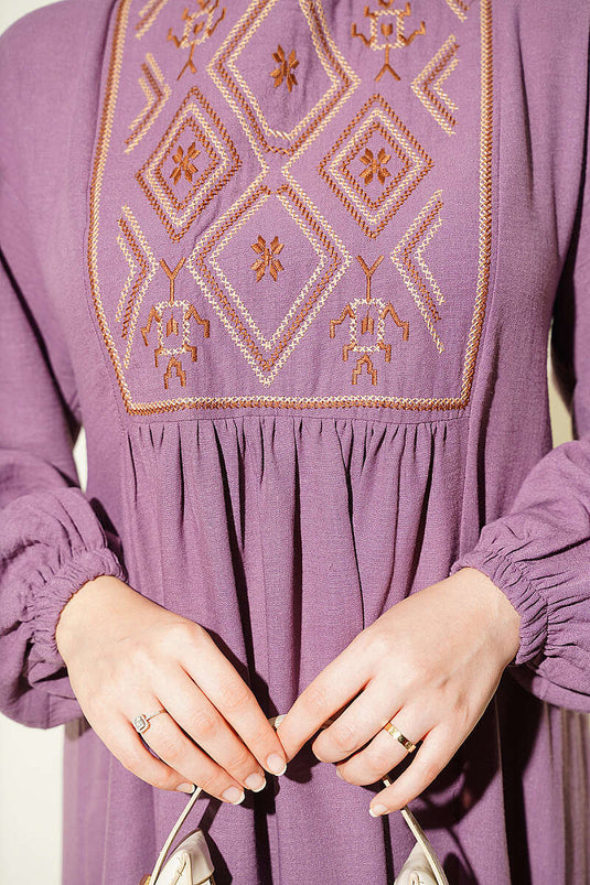 Robe Lilas Brodée À Poignets Élastiques