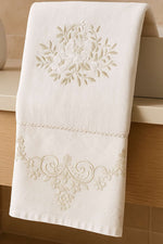 Serviette pour mains et visage brodée avec boîte, or