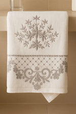 Serviette main et visage brodée en boîte Argent