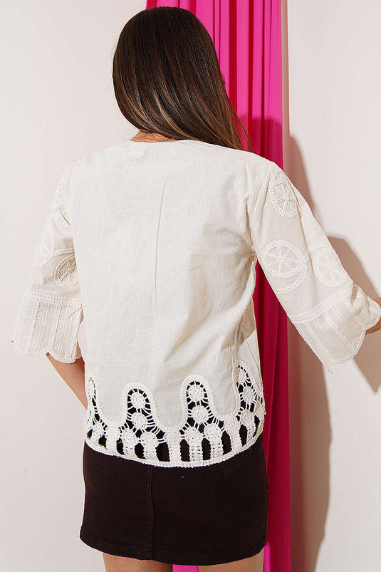 Chemise beige à manches mi-longues avec boutons et broderie