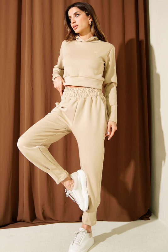 Conjunto de dos piezas con capucha bordada, beige