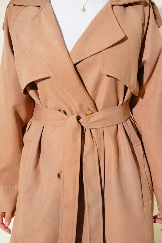 معطف ترنش بتفاصيل أزرار وكتف من اللون البيج