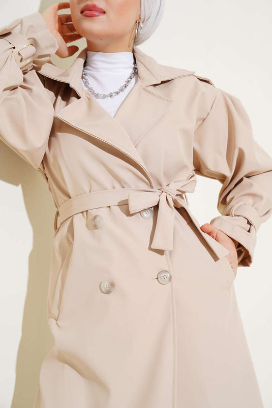 Geknöpfter Trenchcoat mit Schulterklappen in Beige