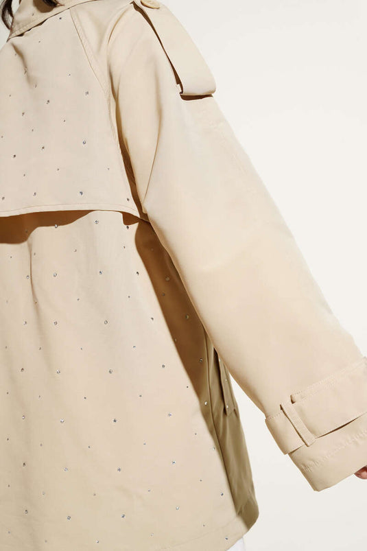 Veste ceinturée avec détails en pierre et épaulettes beige