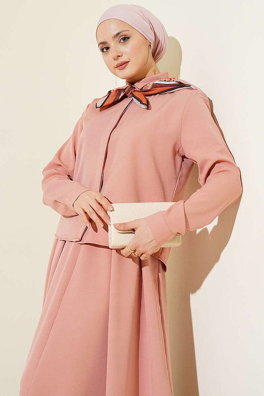 Ensemble deux pièces avec épaulettes et jupe plissée, couleur poudre