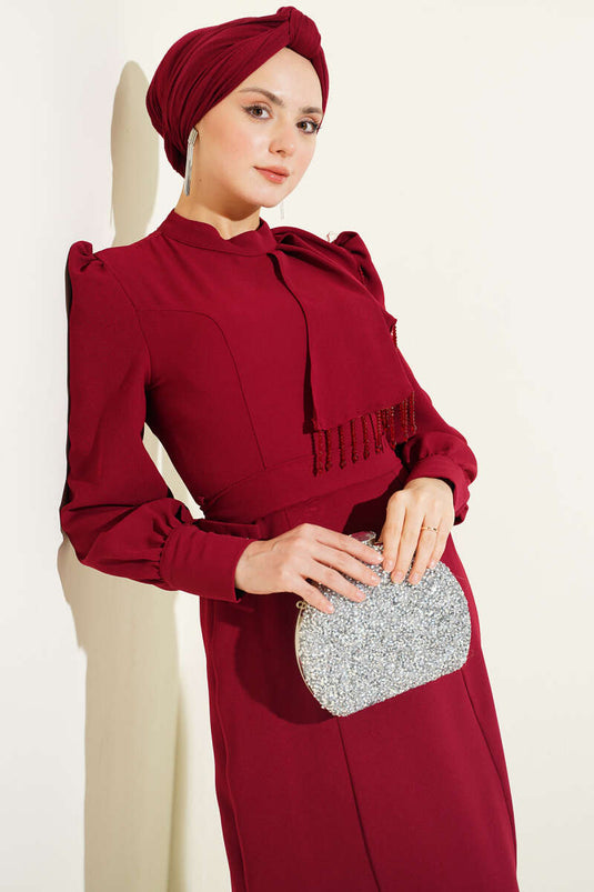 Abendkleid mit Schulterperlen und Gürtel in Bordeaux