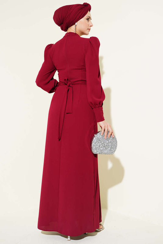 Abendkleid mit Schulterperlen und Gürtel in Bordeaux