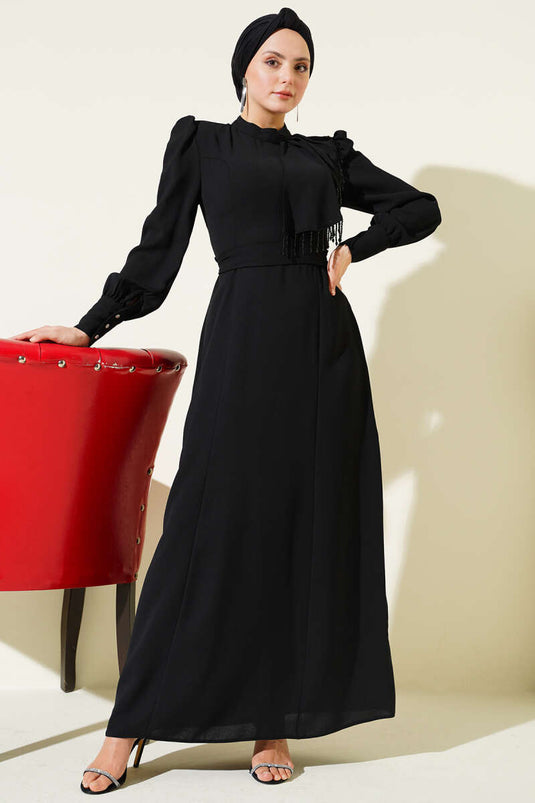 Abendkleid mit Schulterperlen und Gürtel, Schwarz