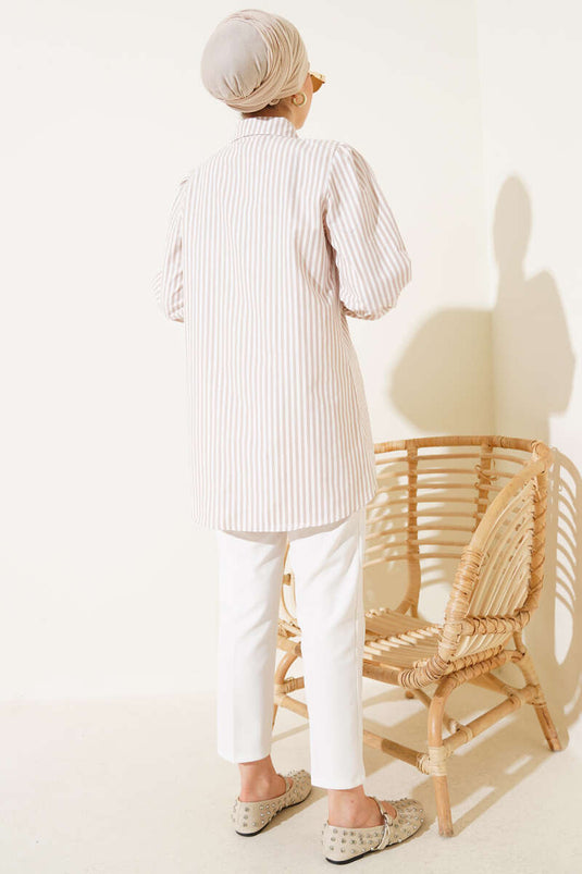 Gestreiftes Hemd mit gerafften Schultern in Latte