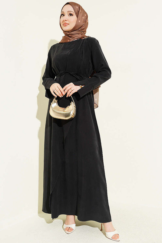 Robe Tensel noire avec épaule froncée et boucle dorée