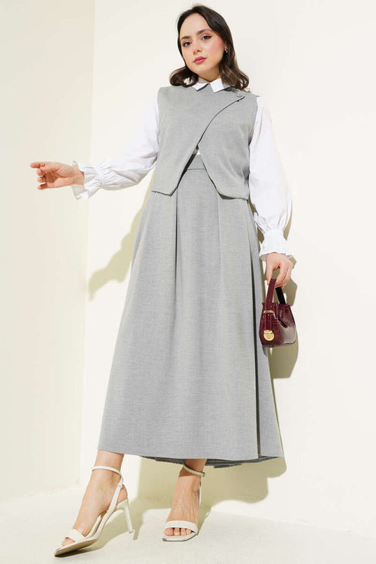 Weste mit gekreuzten Schultern und Knöpfen, Rockanzug in Grau