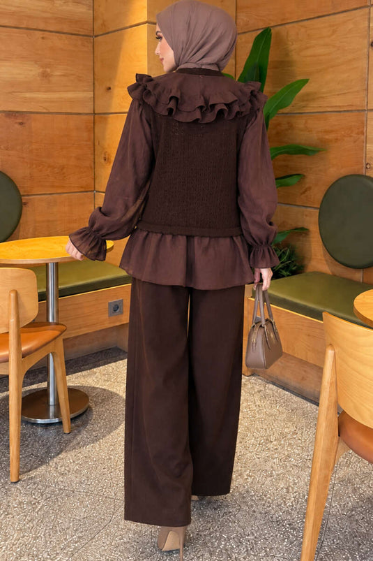 Completo In Maglia Marrone Con Volant Sulle Spalle