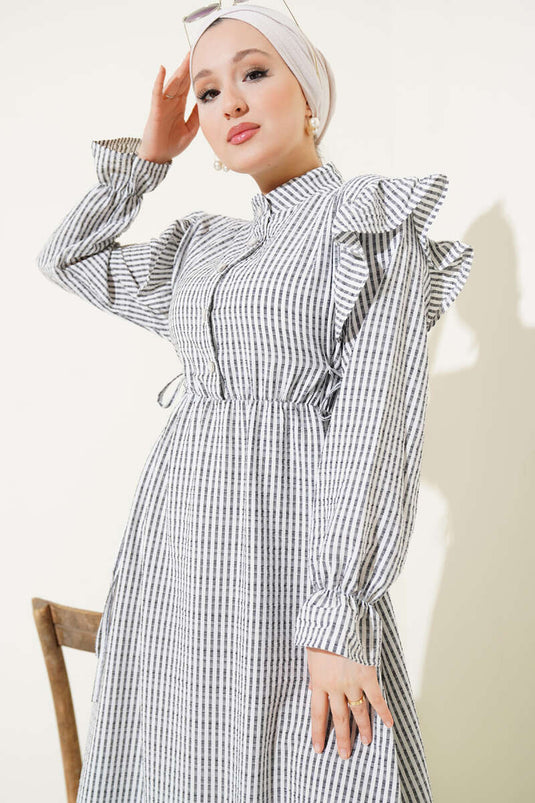 Gestreiftes Seersucker-Kleid mit Schulterrüschen Schwarz