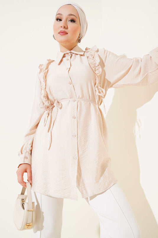 Perlmuttfarbenes Hemd mit Rüschen an den Schultern, Beige