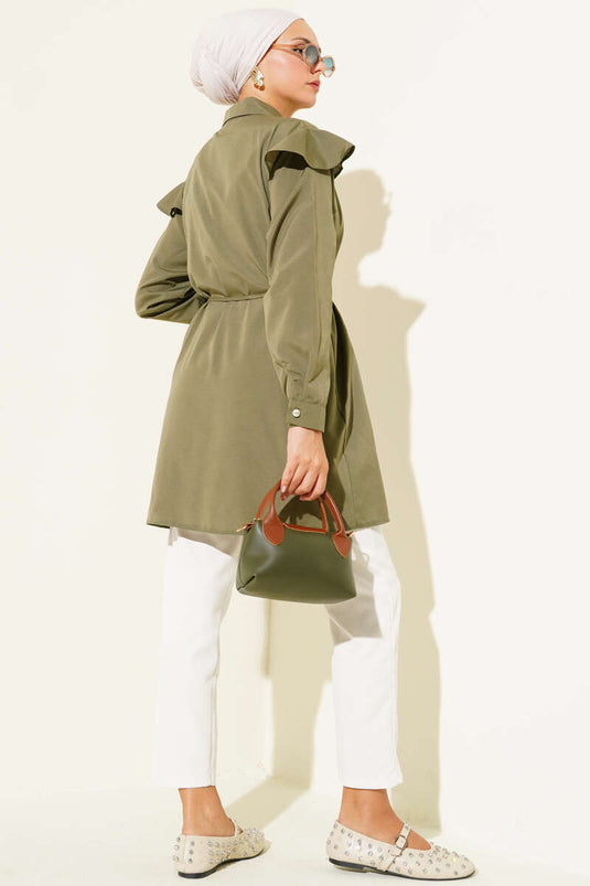 Chemise rayée à volants et ceinture aux épaules, kaki