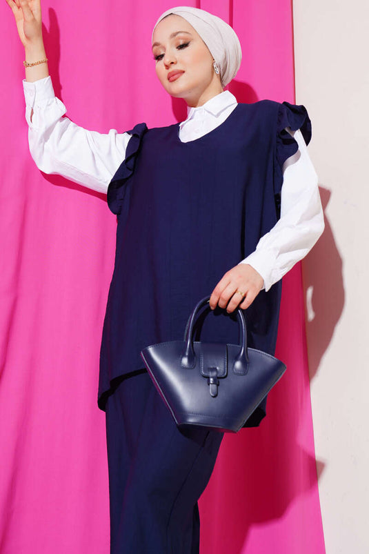 Ensemble trois pièces avec pull à volants aux épaules, bleu marine