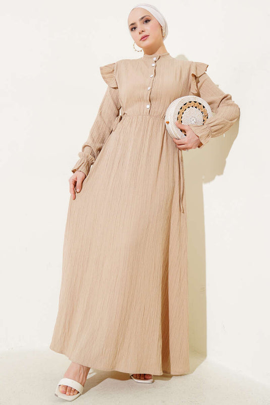 فستان دانتيل بكشكشة جانبية على الكتف باللون البيج